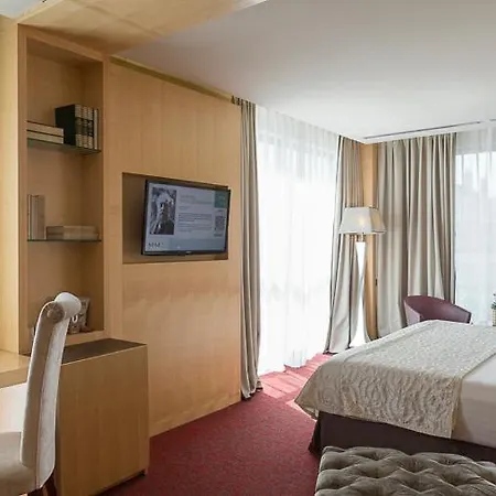 فندق إم آي إم سيتجيز 4*